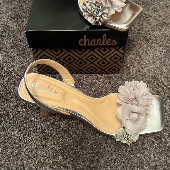 Charles by Charles David
Size 81/2 - Picture 3 of 9